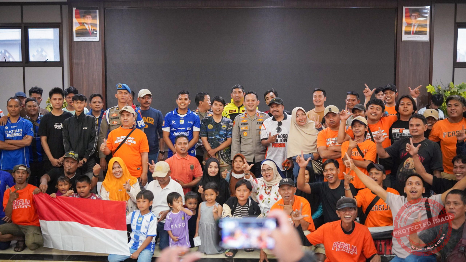 Kapolres Bogor Gelar Nobar Persib vs Persija, Perkuat Silaturahmi dan Jaga Kondusivitas