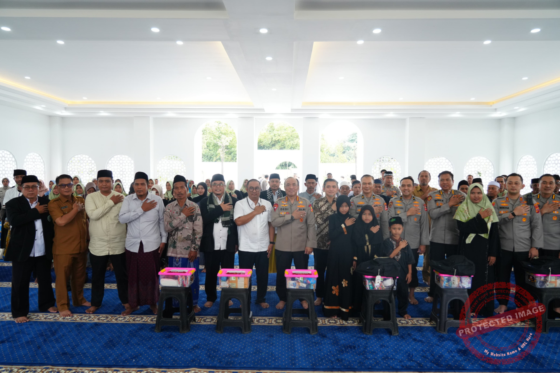 Wakapolri Serahkan Santunan Anak Yatim dan Bansos di SMA Kemala Taruna Bhayangkara Bogor