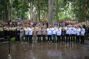 Kapolda Jabar Ajak Satpam Perkuat Sinergi Jaga Keamanan Lingkungan dalam Ngariung Sauyunan Jaga Lembur, Pada HUT Satpam ke-45