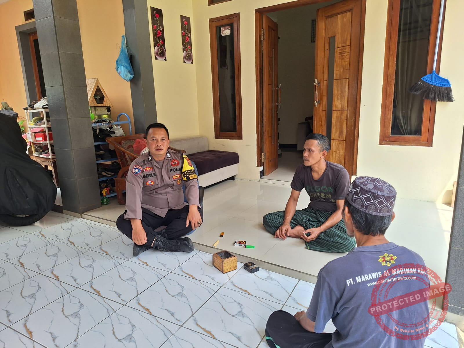 Bhabinkamtibmas Giat Sambangi warga