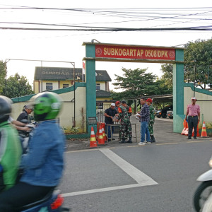 Kegiatan Mayor Temmy Adhytama dan jajaran berbagi Takjil menjelang buka puasa