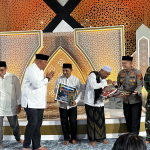 ​Peringati Nuzulul Quran, Polres Bogor Serahkan 2.000 Al-Quran Waqaf Personel di Acara Tabligh Akbar Masjid Baitul Faizin